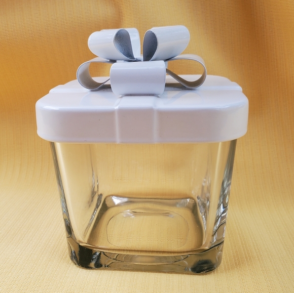 Present Storage Jar - Picture 3 of 8